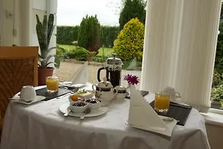 לינה וארוחת בוקר Laburnum טולו