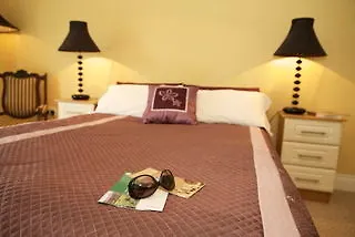 Laburnum تولو